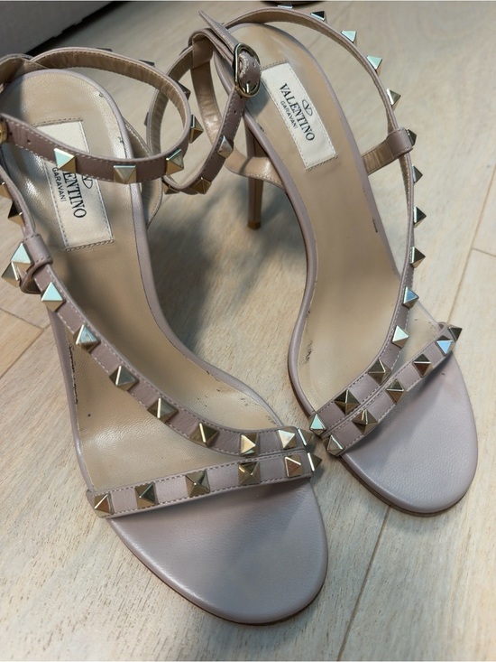 Valentino Garavani Shoes - Valentino Garavani Rockstud T-Strap Heels in Blush Nude